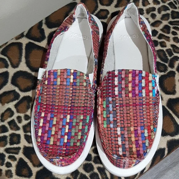 Sanuk Donna Blanket-Pink/Red Multi Size 8 - Picture 1 of 3